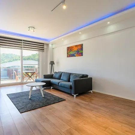 Modern Flat Near Public Transportation In Kemer
